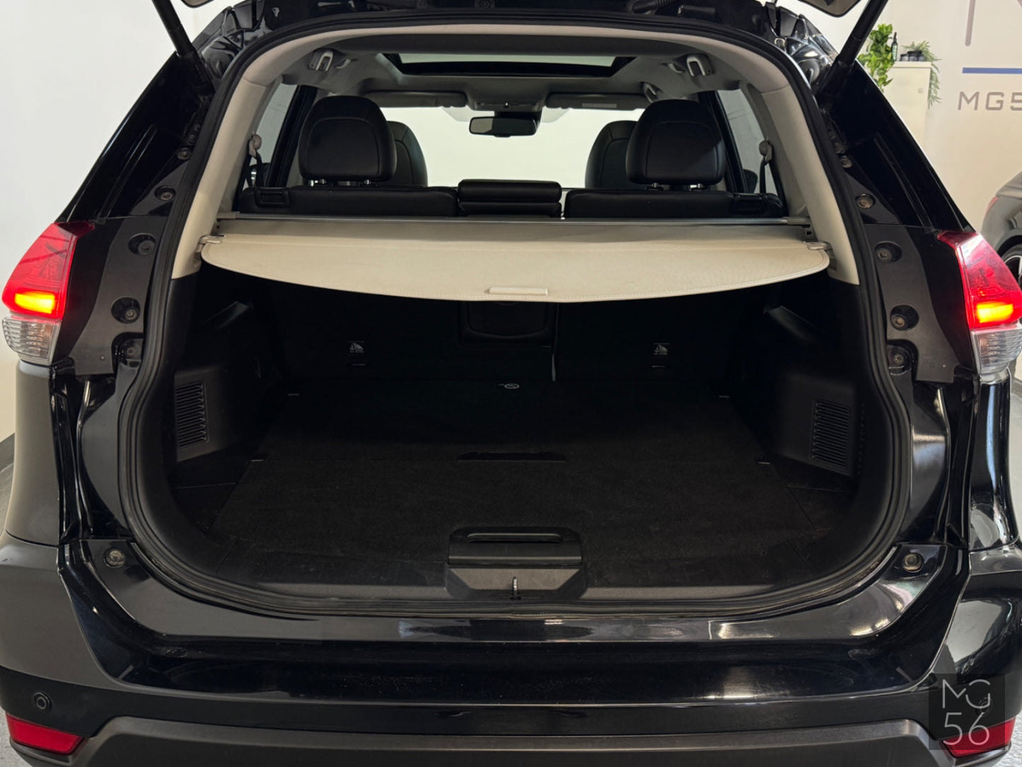 Nissan X-Trail Black Pearl 2.0 dCi TEKNA Nissan