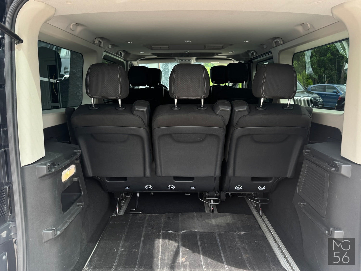 Renualt Trafic L2 8 seats Renault