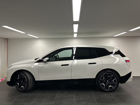 BMW iX40 x-Drive  M-Sport Package Mineralweiss