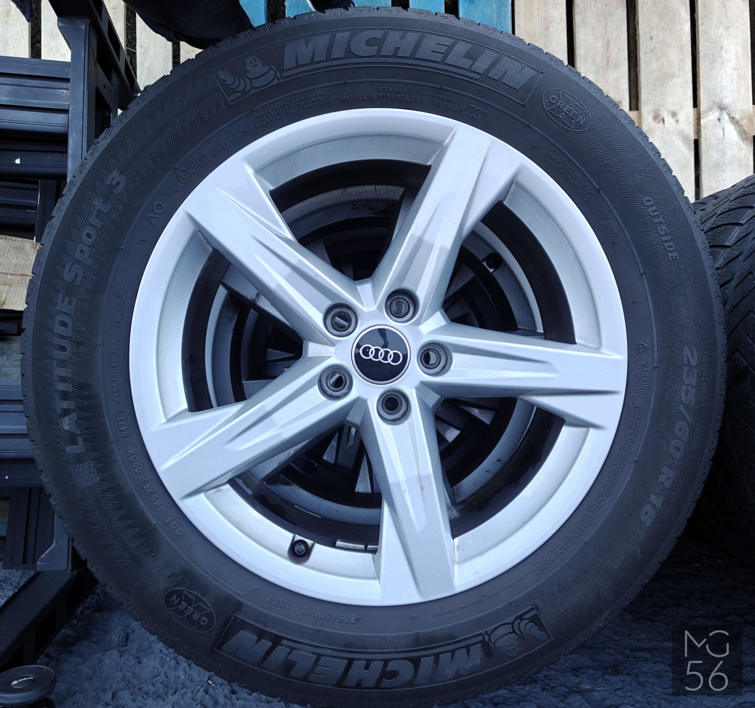 18’’ OEM Audi Q5 8R (~2008–2017) - R18