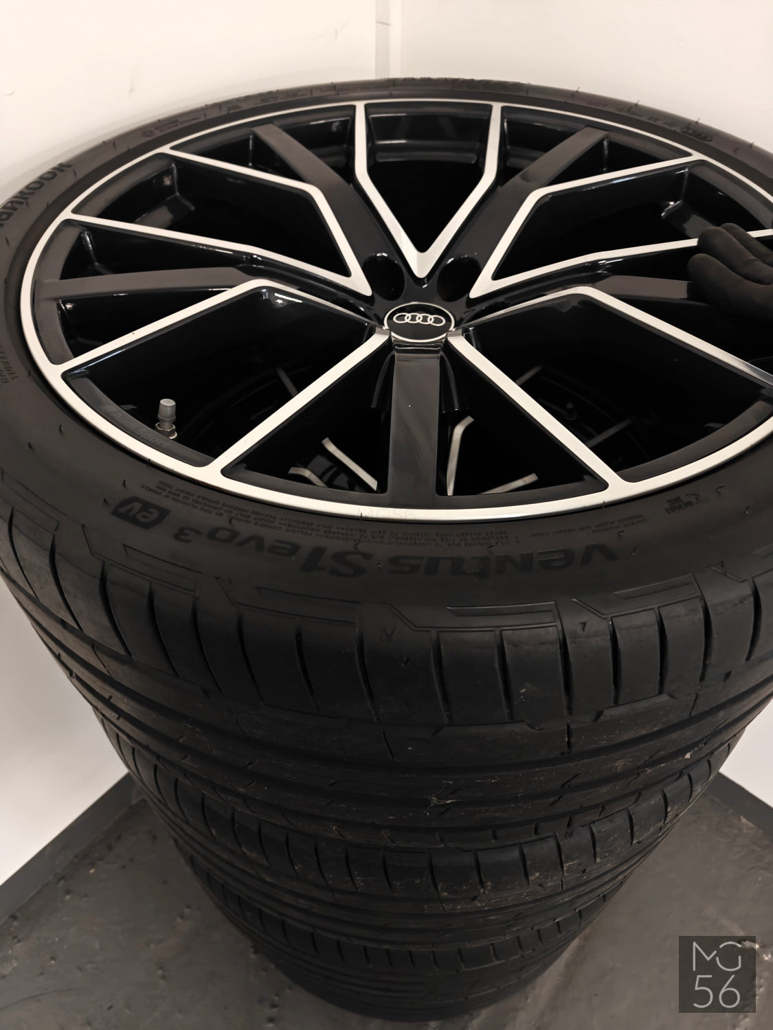 22’’ OEM Audi Q8 SQ8 RSQ8 - R22