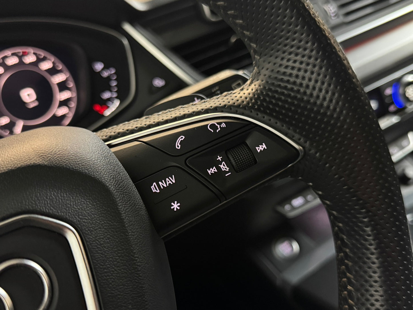 Audi Q5 50 TFSI E-Tron S-Line Quattro S-tronic Black