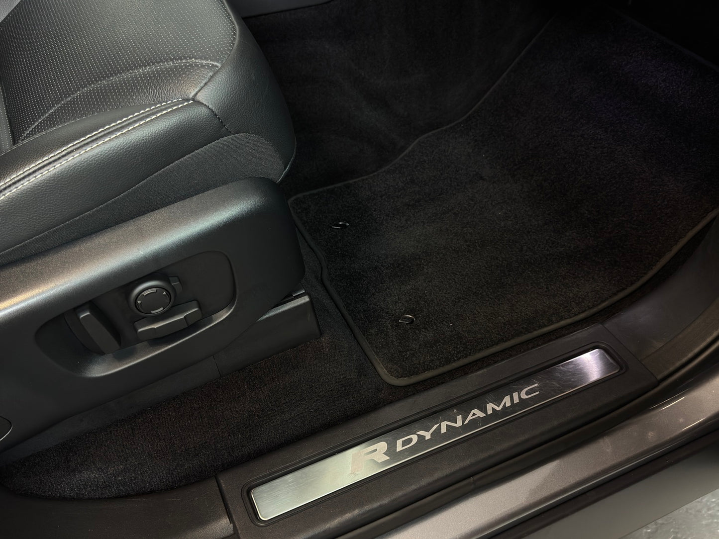 Land Rover Discovery 5 3.0D AWD Drive Select R-Dynamic