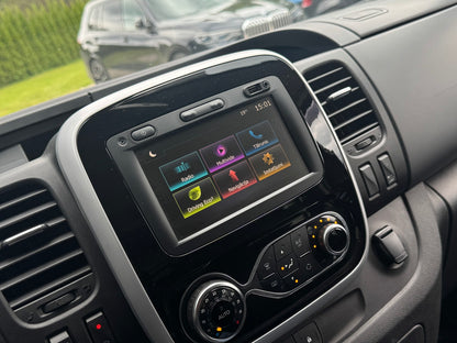 Renualt Trafic L2 8 seats