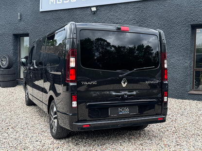 Renualt Trafic L2 8 seats