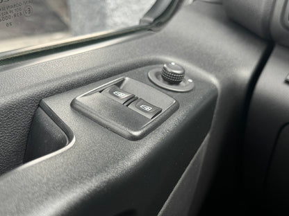 Renualt Trafic L2 8 seats