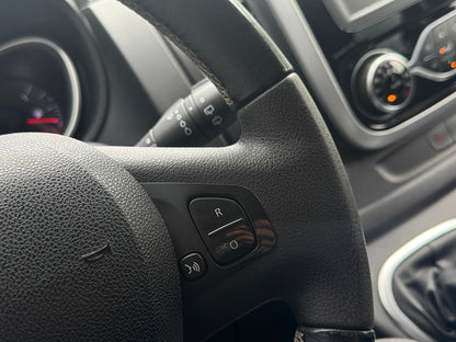 Renualt Trafic L2 8 seats