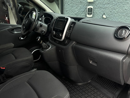 Renualt Trafic L2 8 seats