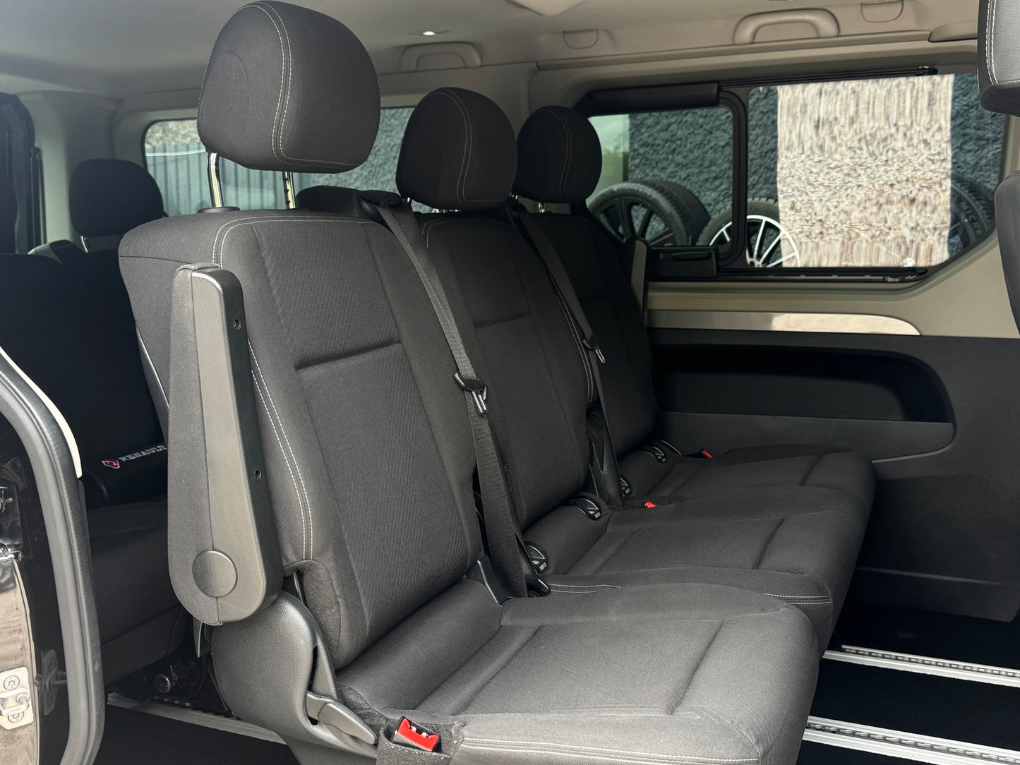 Renualt Trafic L2 8 seats