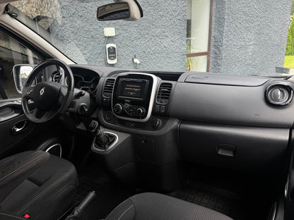 Renualt Trafic L2 8 seats