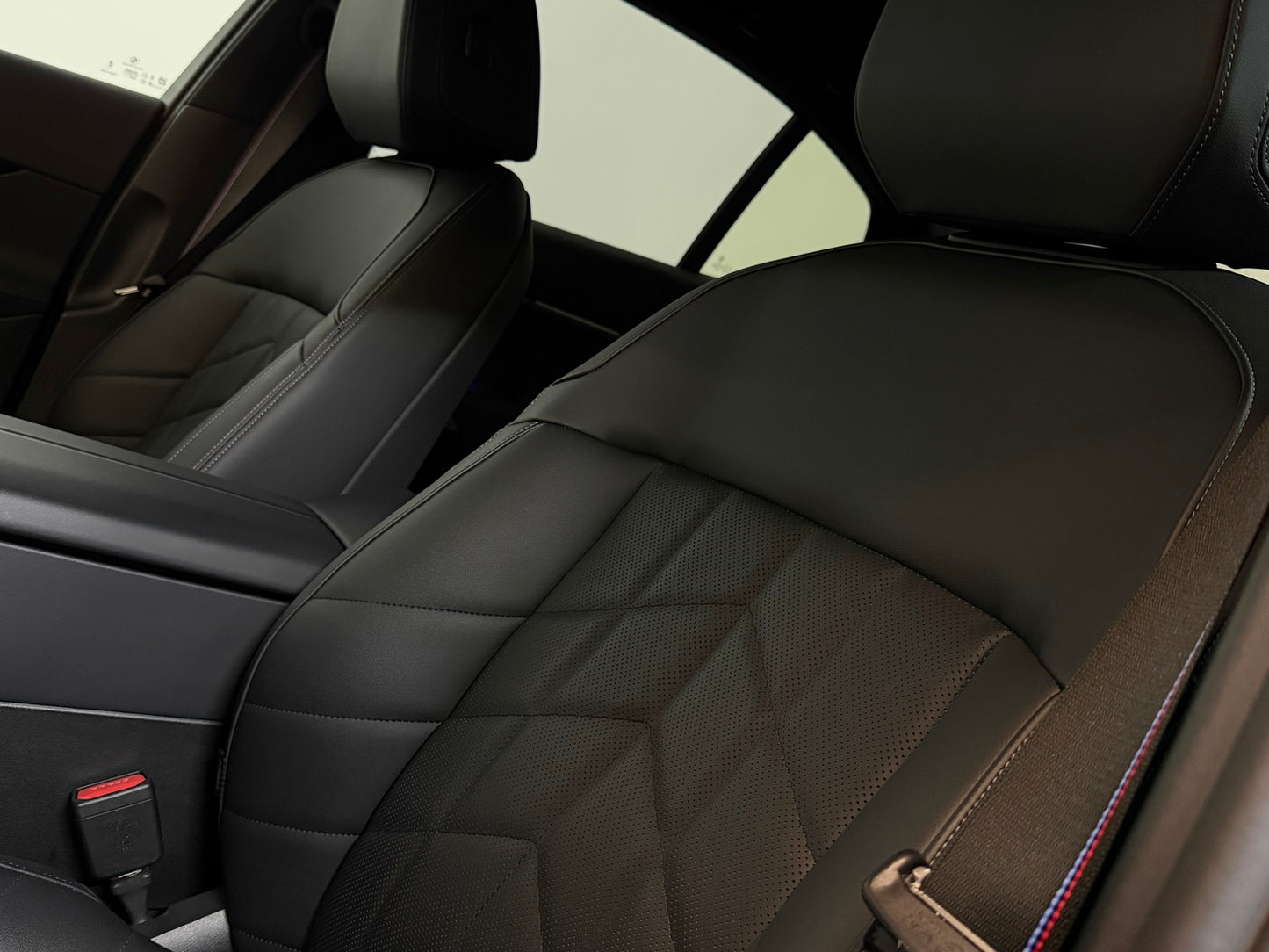 BMW G60 520i MHEV 218hp M-Sport Package Pro Black