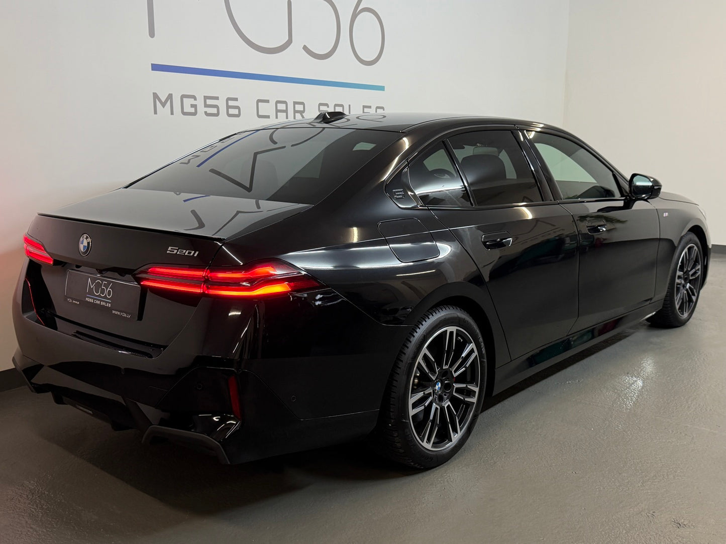 BMW G60 520i MHEV 218hp M-Sport Package Pro Black