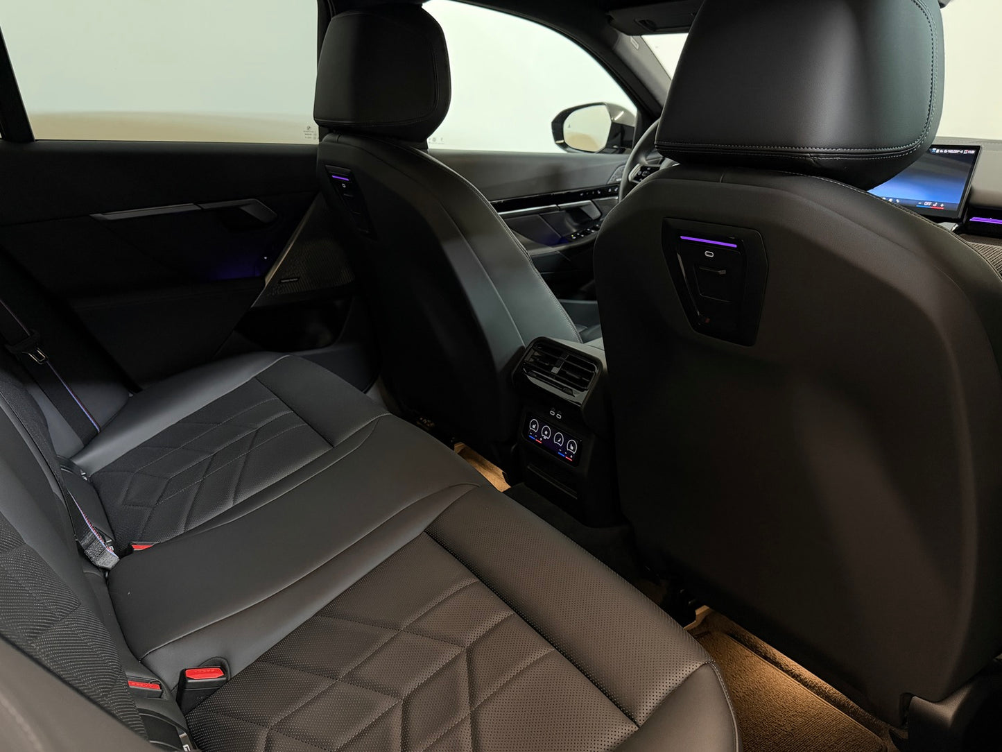 BMW G60 520i MHEV 218hp M-Sport Package Pro Black