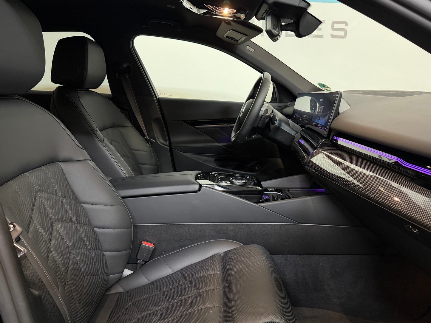 BMW G60 520i MHEV 218hp M-Sport Package Pro Black