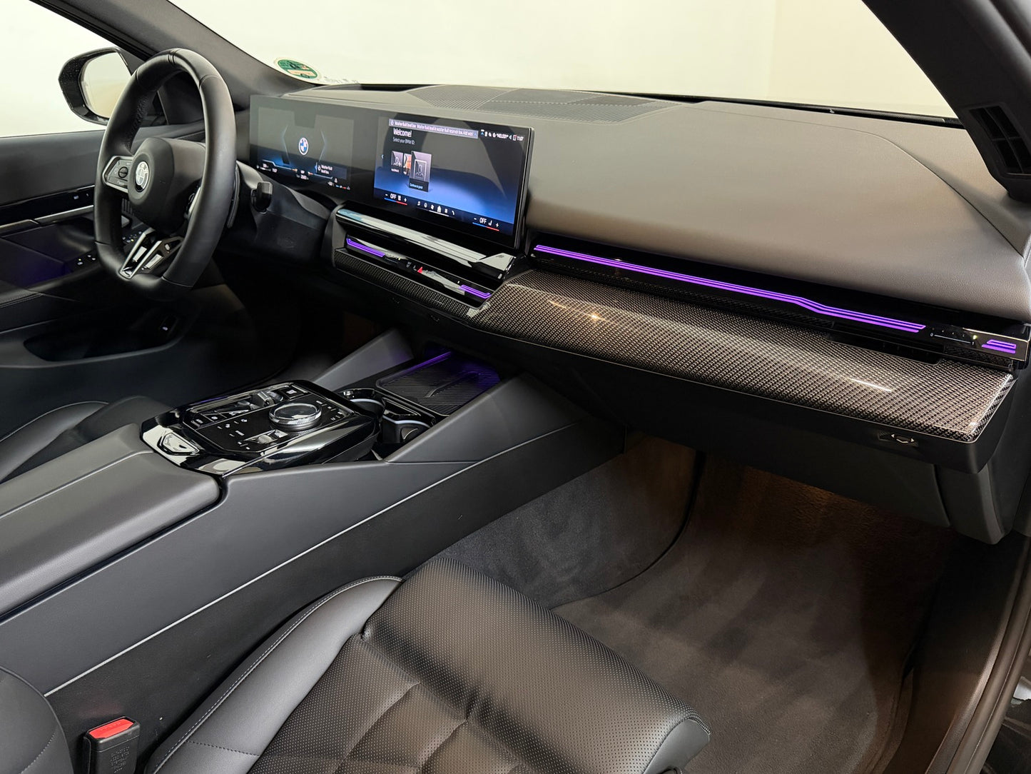 BMW G60 520i MHEV 218hp M-Sport Package Pro Black