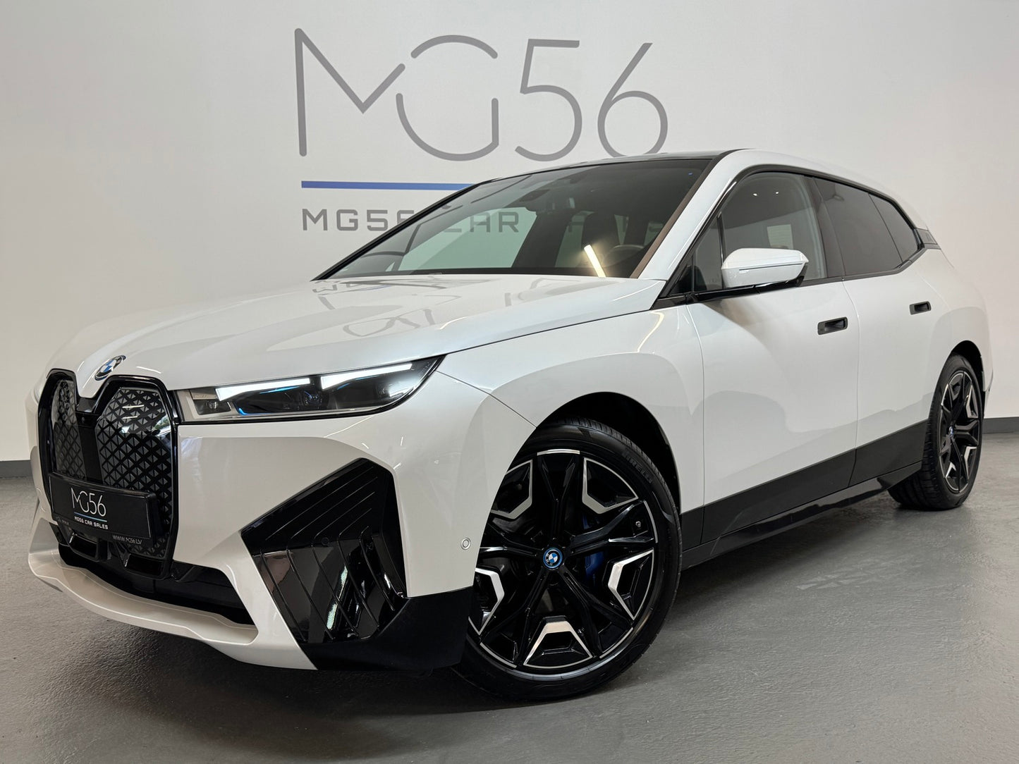 BMW iX 40 x-Drive M-Sport Package Mineralweiss Soft Close