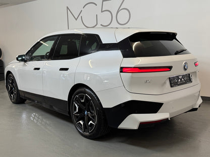 BMW iX 40 x-Drive M-Sport Package Mineralweiss Soft Close