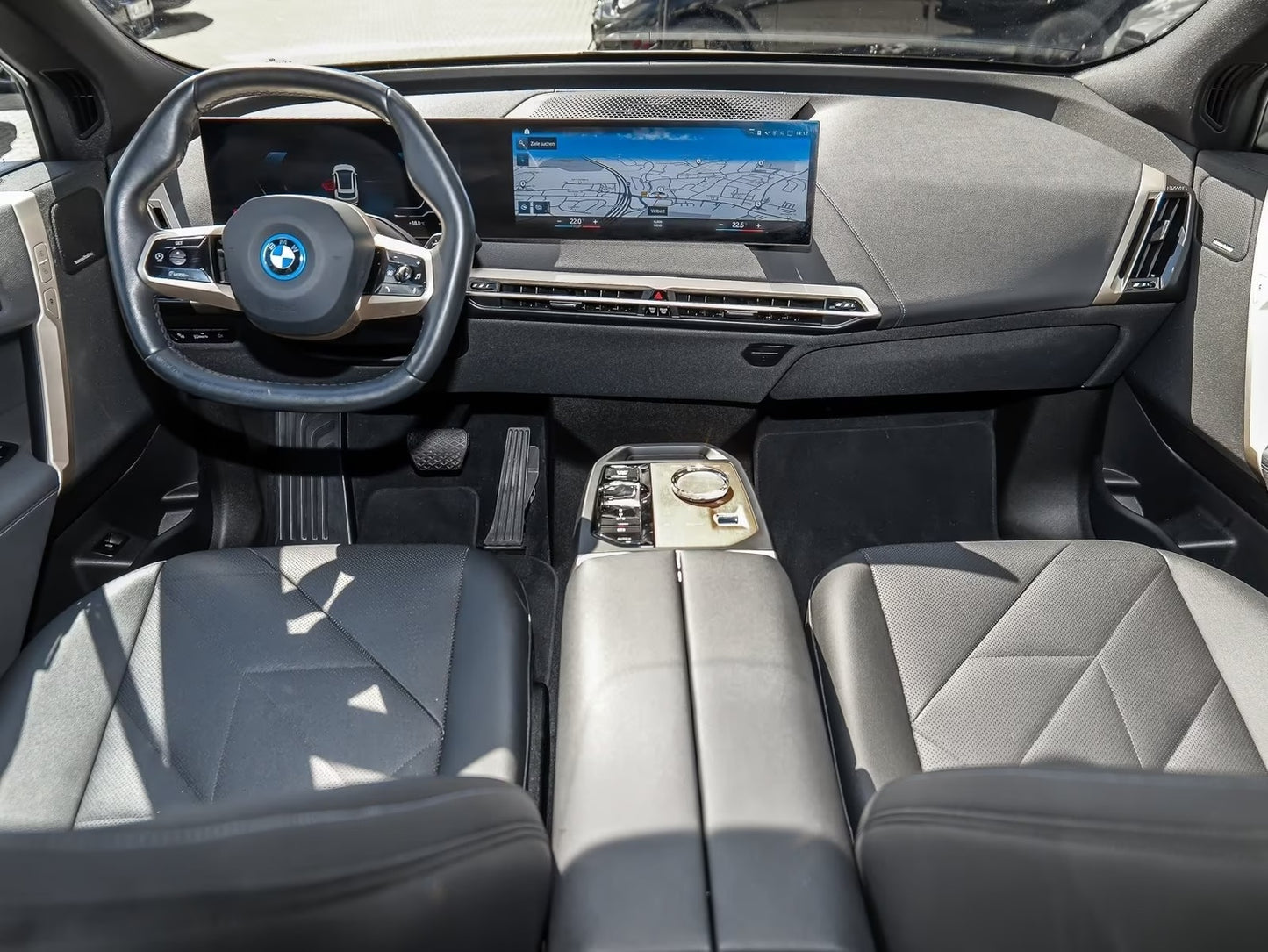 BMW iX 40 x-Drive M-Sport Package Mineralweiss Soft Close