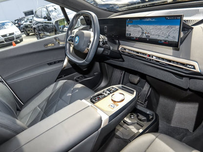 BMW iX 40 x-Drive M-Sport Package Mineralweiss Soft Close