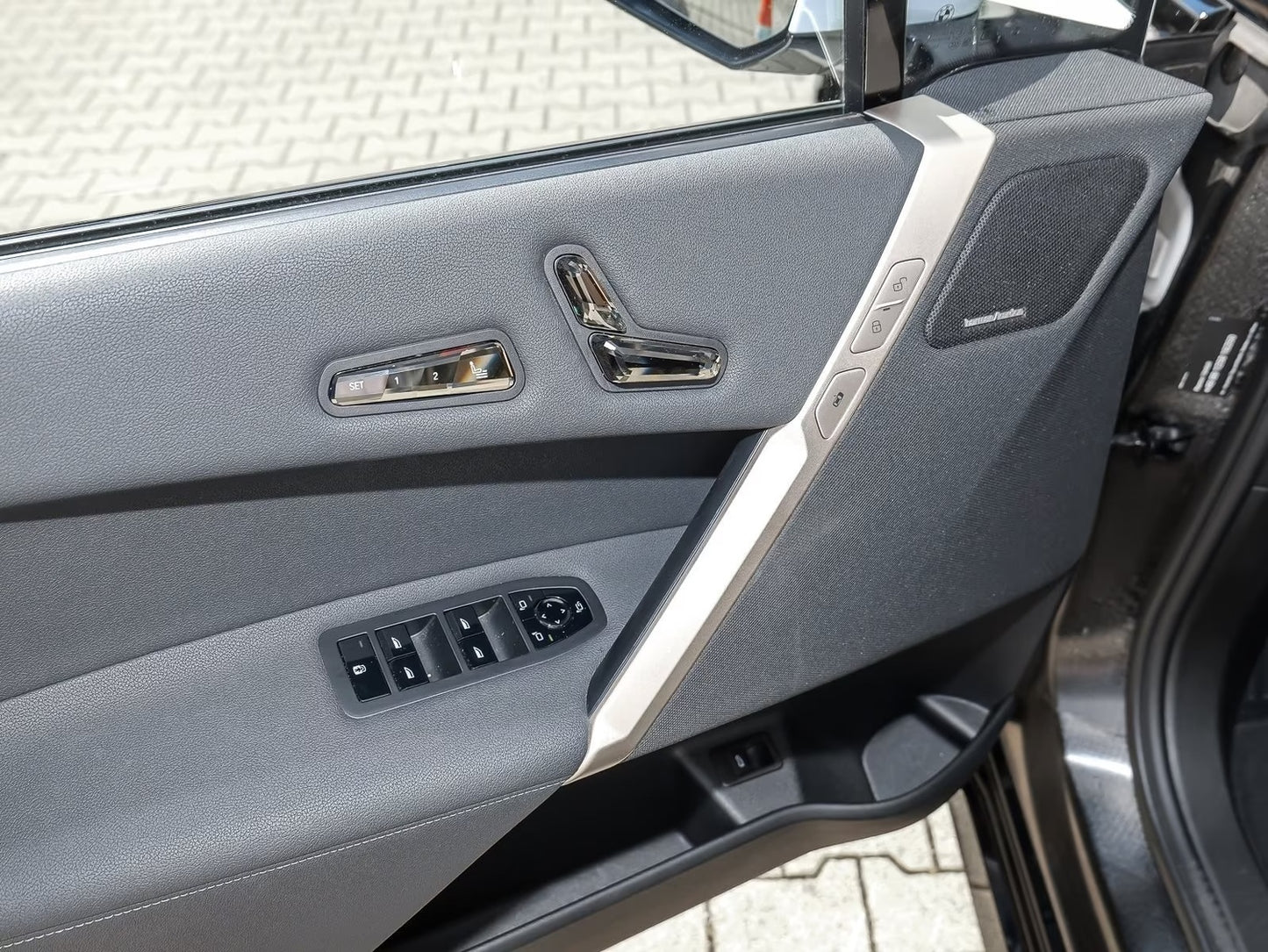 BMW iX 40 x-Drive M-Sport Package Mineralweiss Soft Close