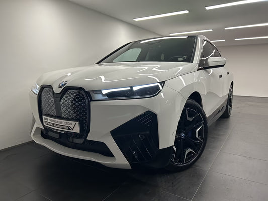 BMW iX40 x-Drive  M-Sport Package Mineralweiss