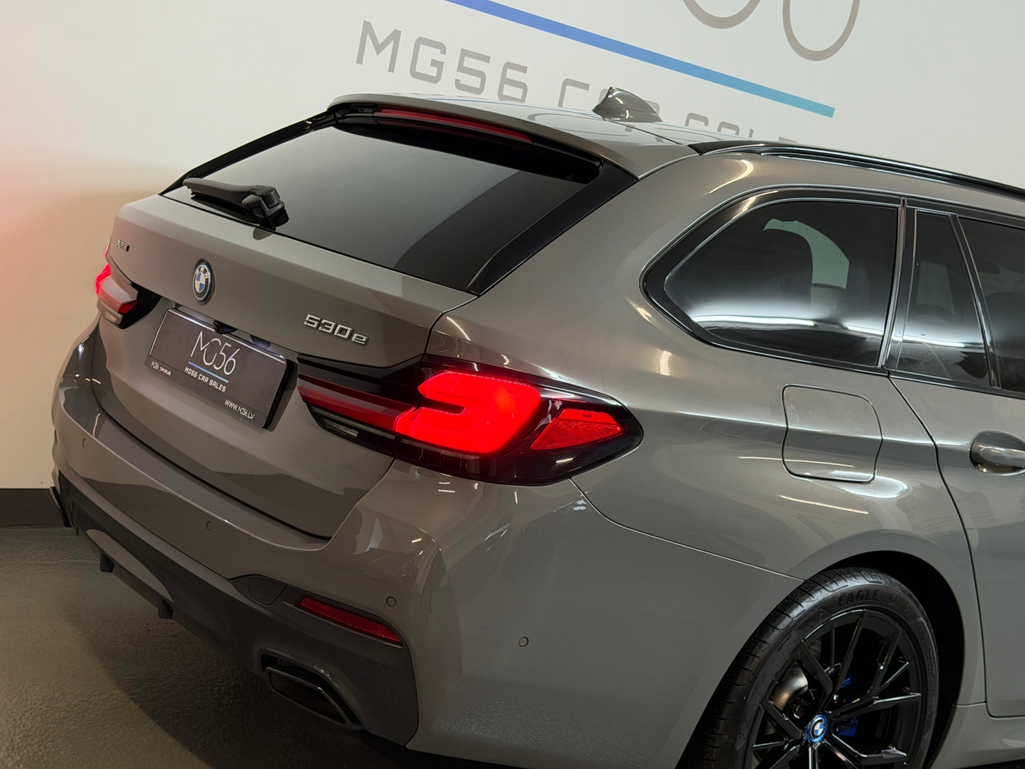 BMW 530E Touring M-Sport Package x-Drive Berninagrau Bernsteineffekt Metallic