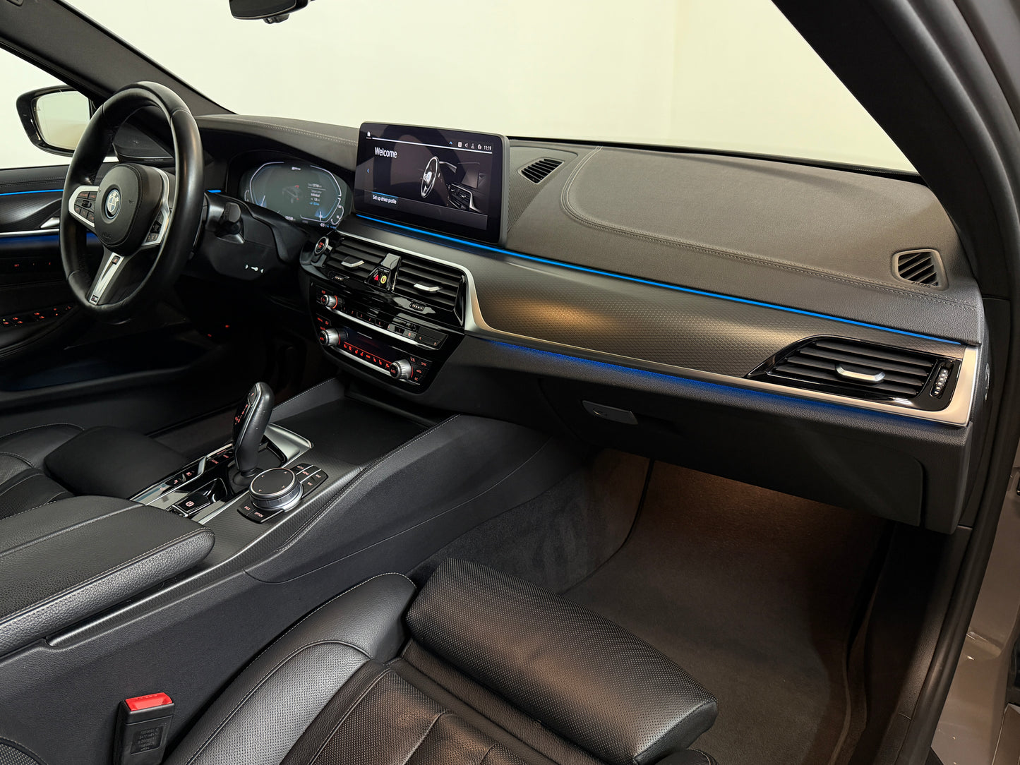 BMW 530E Touring M-Sport Package x-Drive Berninagrau Bernsteineffekt Metallic