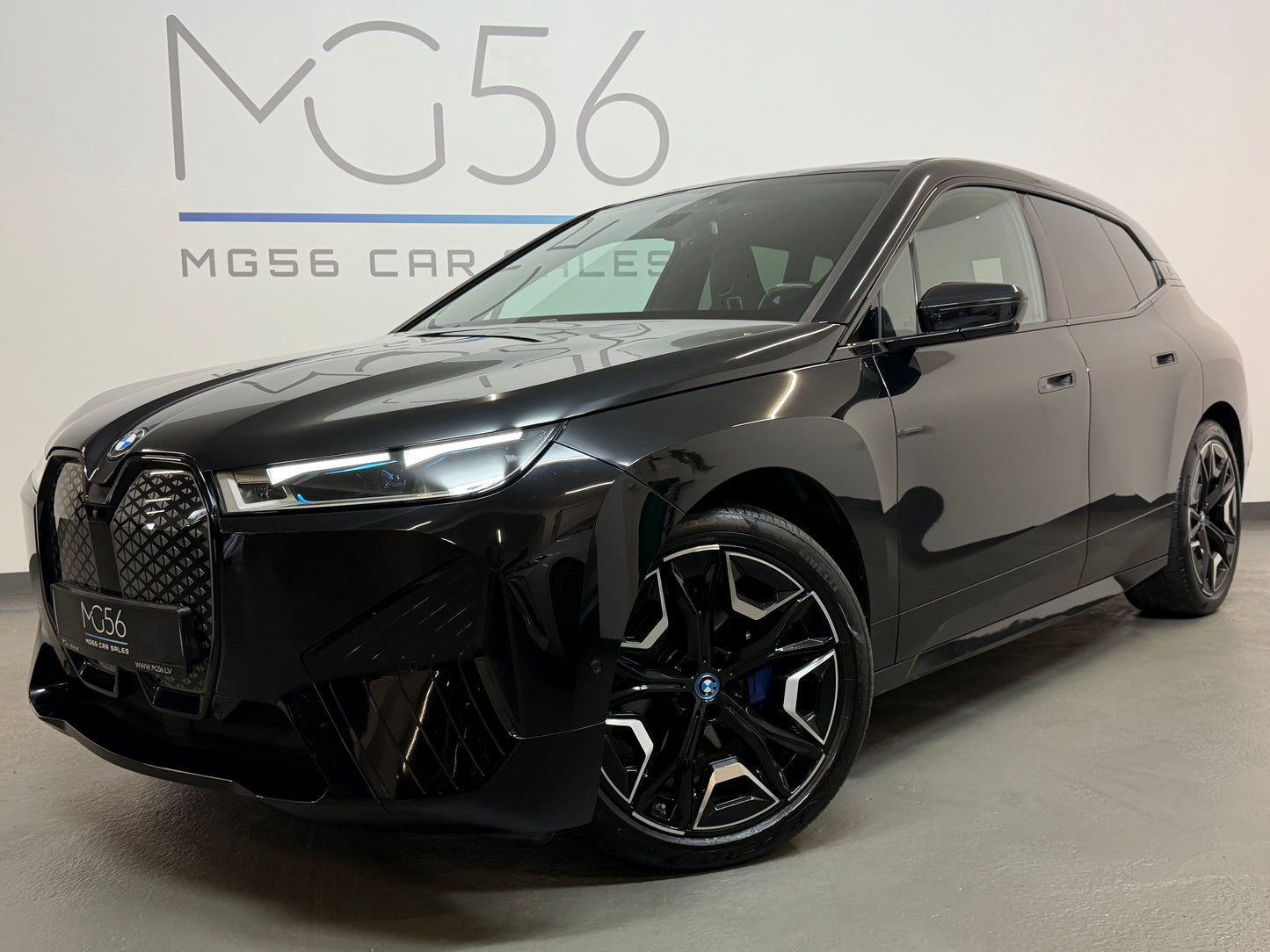 BMW iX 40 x-Drive M-Sport Package Black Soft Close