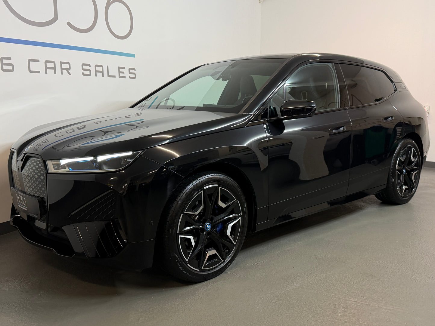 BMW iX 40 x-Drive M-Sport Package Black Soft Close