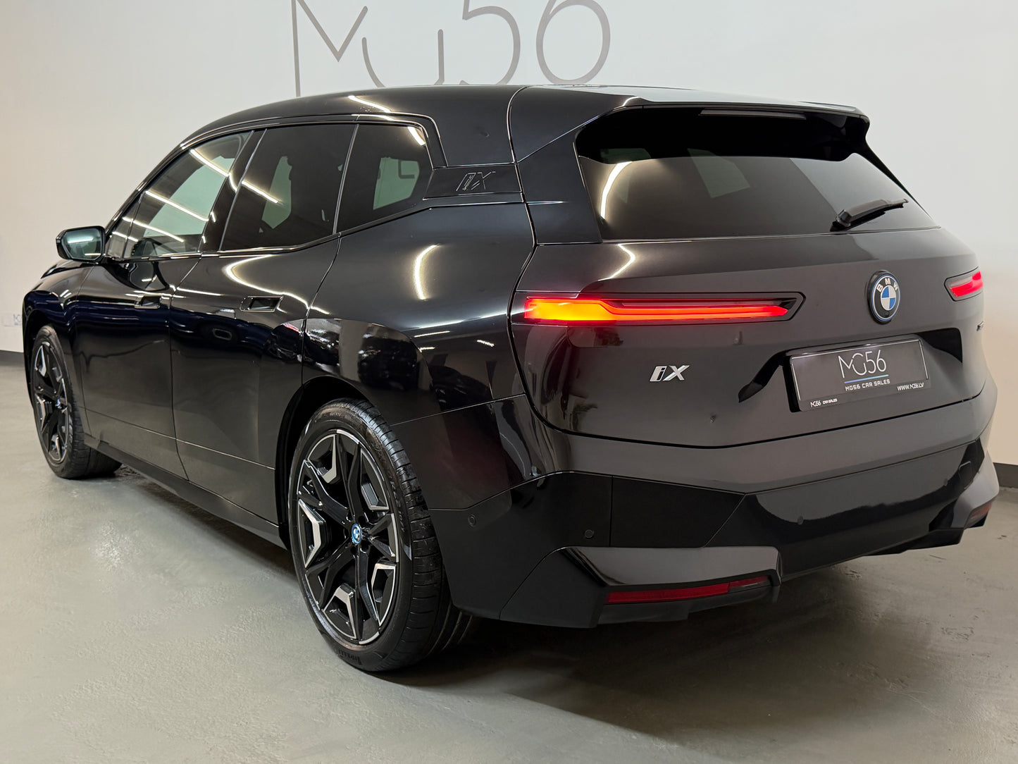 BMW iX 40 x-Drive M-Sport Package Black Soft Close