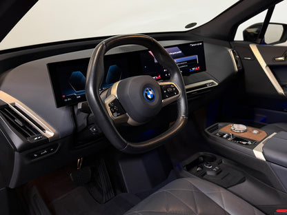 BMW iX 40 x-Drive M-Sport Package Black Soft Close