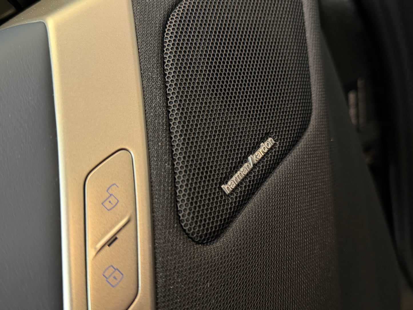 BMW iX 40 x-Drive M-Sport Package Black Soft Close