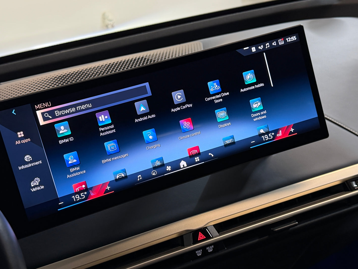 BMW iX 40 x-Drive M-Sport Package Black Soft Close