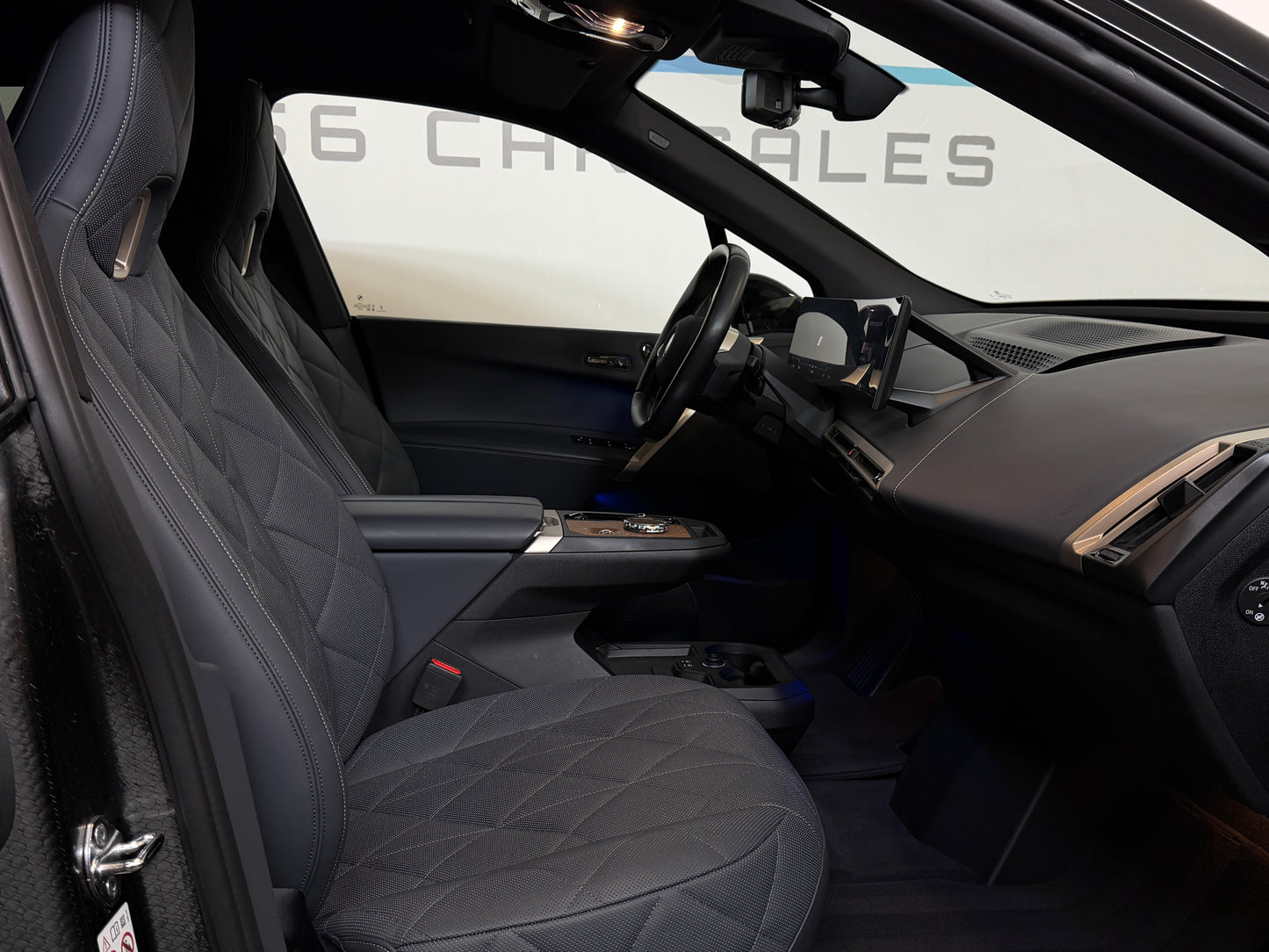 BMW iX 40 x-Drive M-Sport Package Black Soft Close