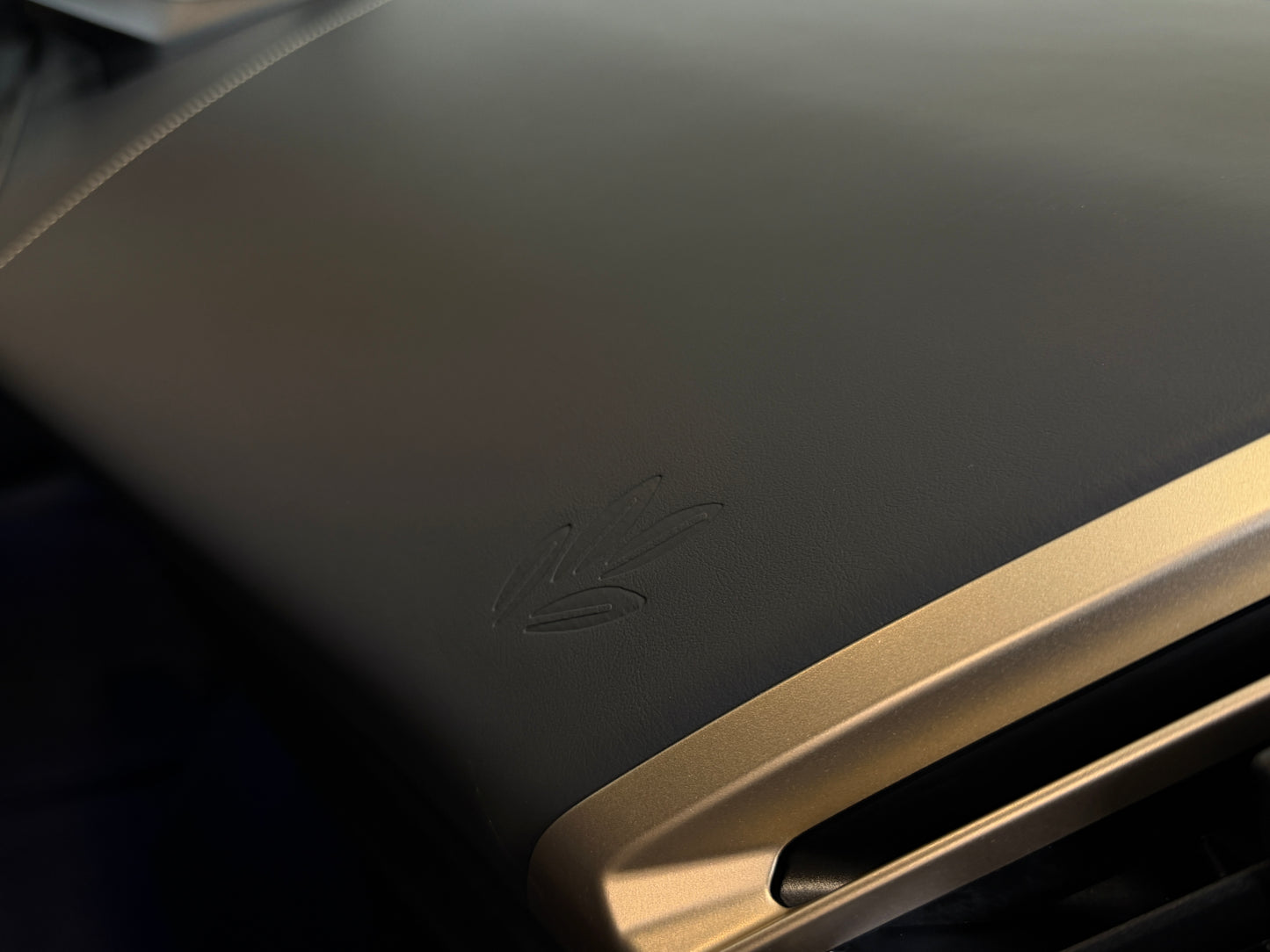 BMW iX 40 x-Drive M-Sport Package Black Soft Close