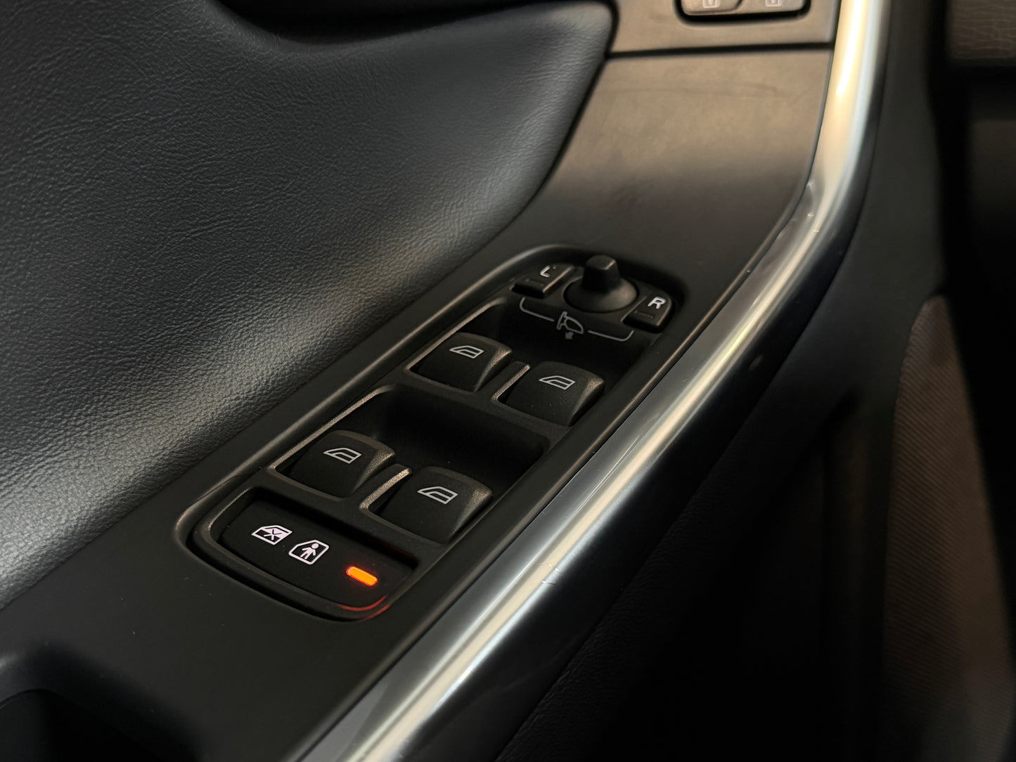 Volvo XC60 2.4 D5 R-Design AWD