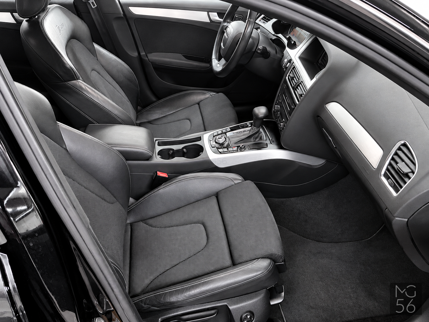Audi A4 Avant 1.8 TFSI S line Phantom Black Pearlescent - Audi
