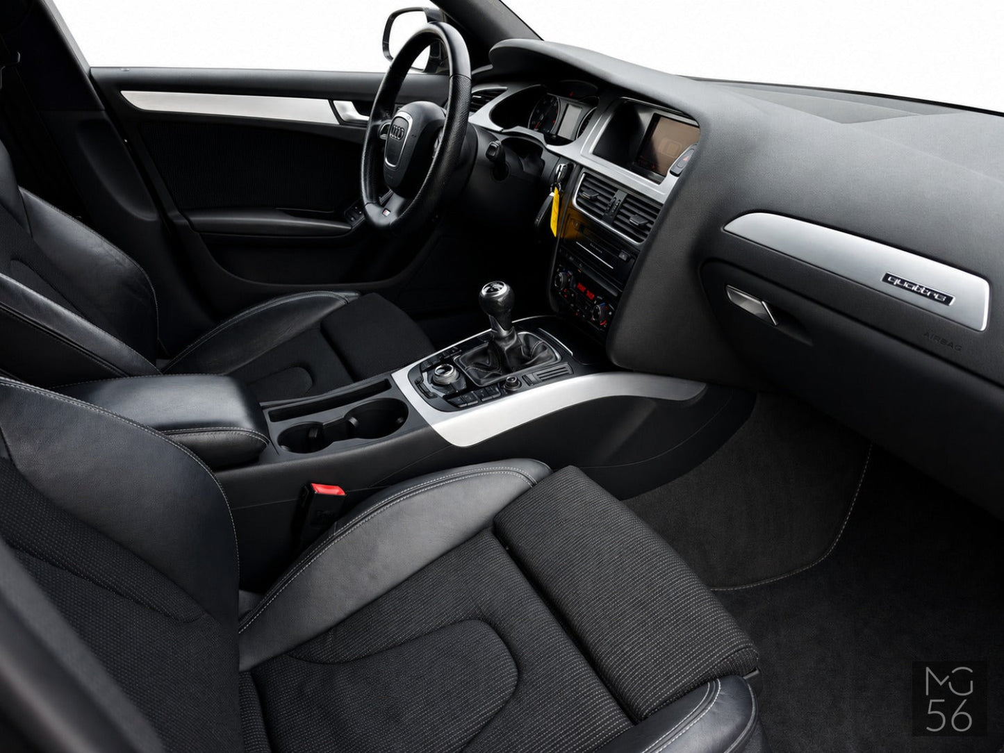 Audi A4 Avant 2.0 TFSI Quattro S line Phantom Black Pearlescent - Audi