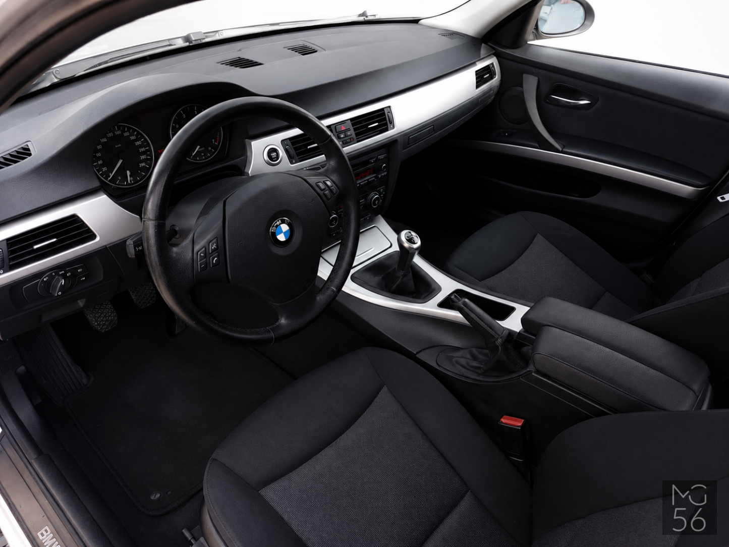 BMW 318i e90 Titan Silver Metallic - BMW