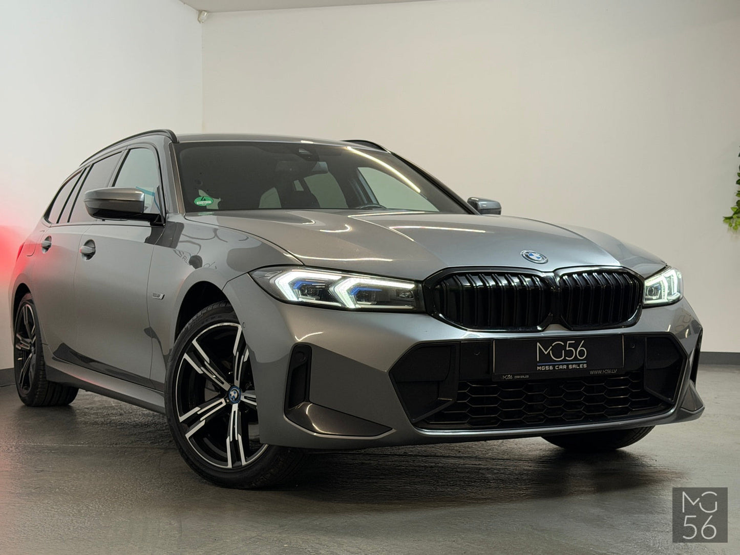 BMW 330E Touring x-Drive M-Sport Package Facelift BMW