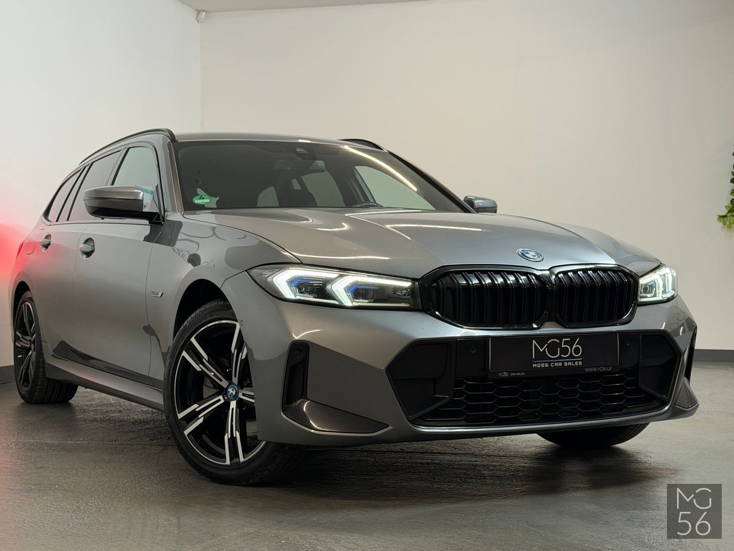 BMW 330E Touring x-Drive M-Sport Package Facelift BMW
