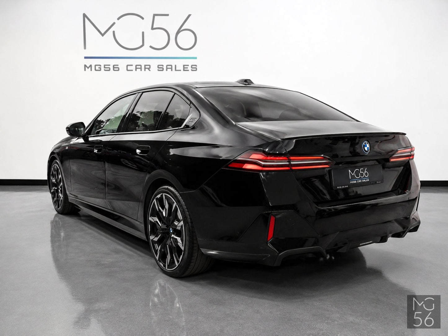 BMW 530e G60 M Sport Black Sapphire Metallic - BMW