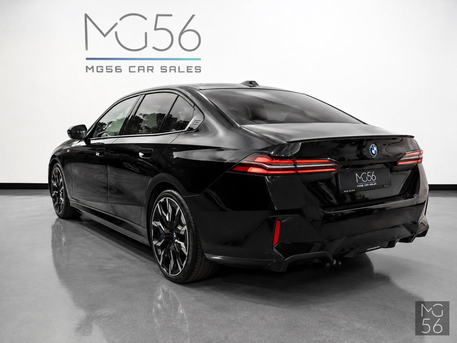 BMW 530e G60 M Sport Black Sapphire Metallic - BMW