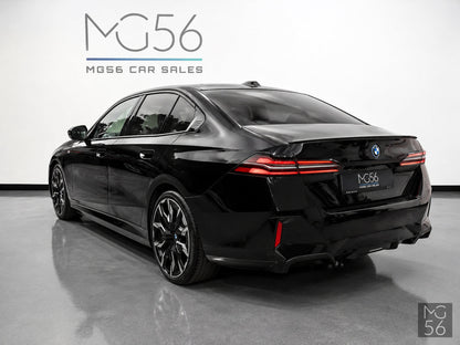 BMW 530e G60 M Sport Black Sapphire Metallic - BMW