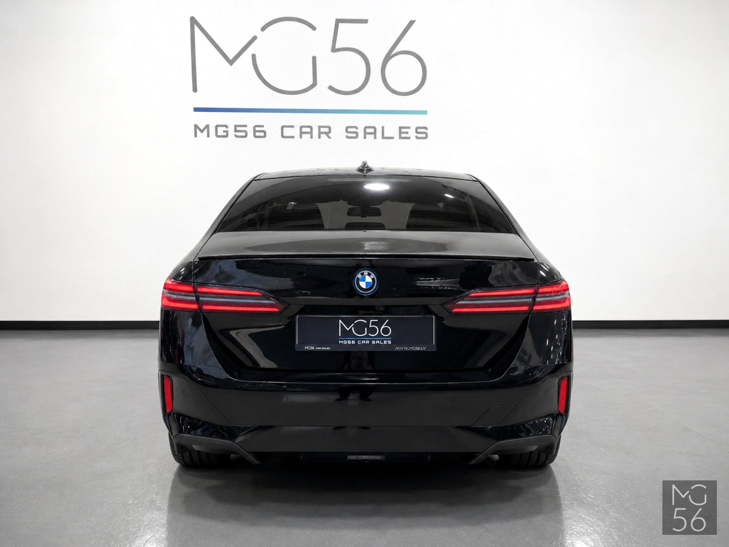 BMW 530e G60 M Sport Black Sapphire Metallic - BMW