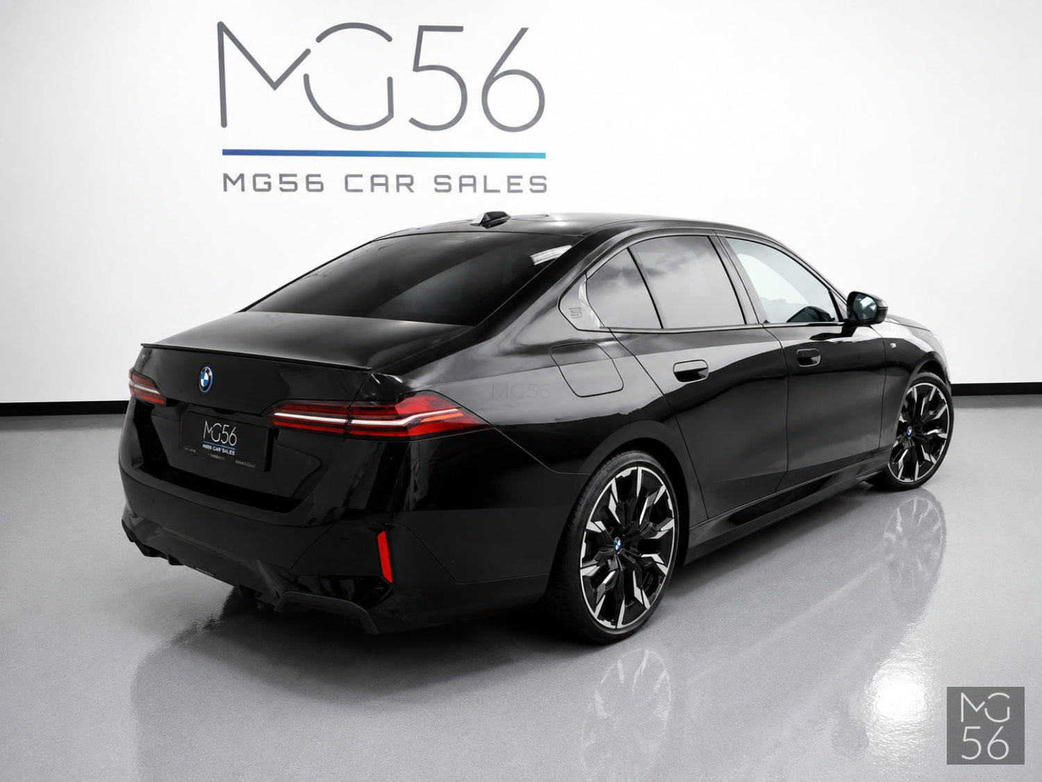 BMW 530e G60 M Sport Black Sapphire Metallic - BMW