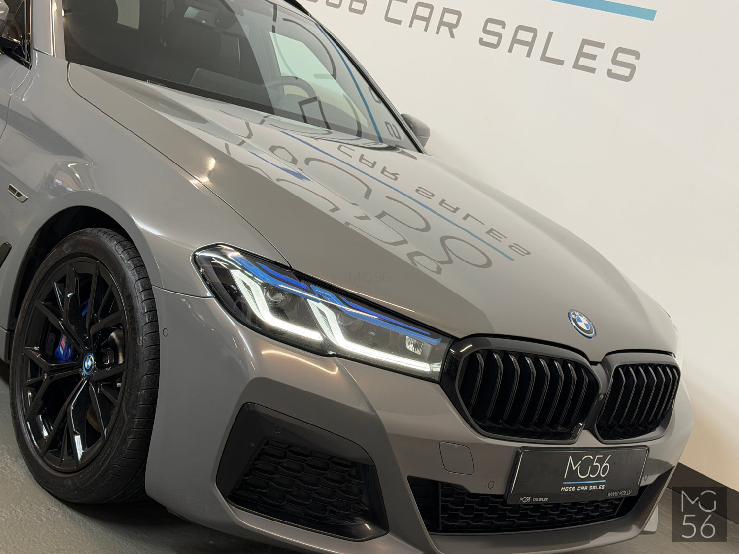 BMW 530E Touring M-Sport Package x-Drive Berninagrau Bernsteineffekt Metallic BMW