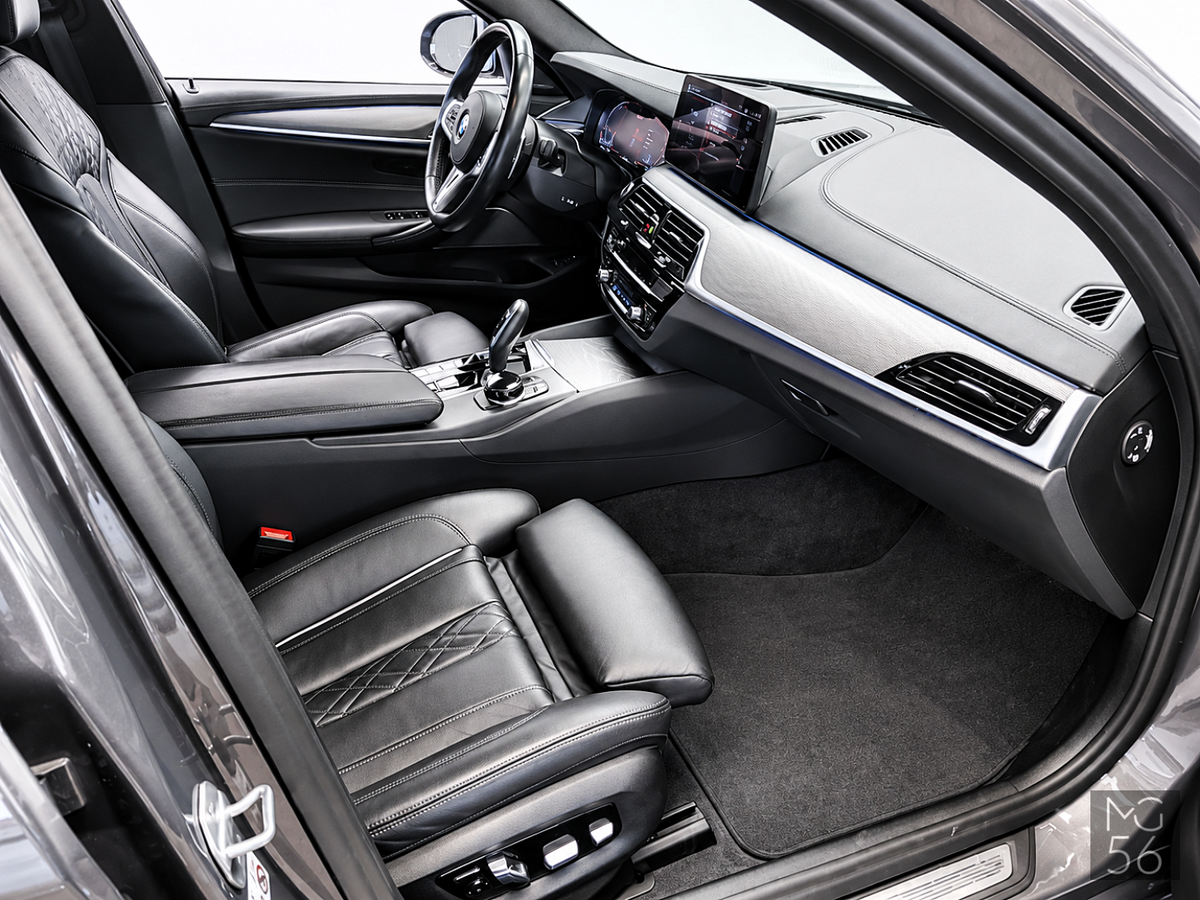 BMW 530e xDrive Touring G31 Plug-in Hybrid M Sport Exclusive Nappa Alvit Grey Metallic - BMW