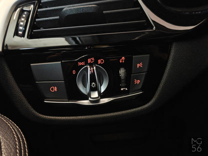 BMW 530e xDrive Touring Luxury Line Black Sapphire Metallic - BMW