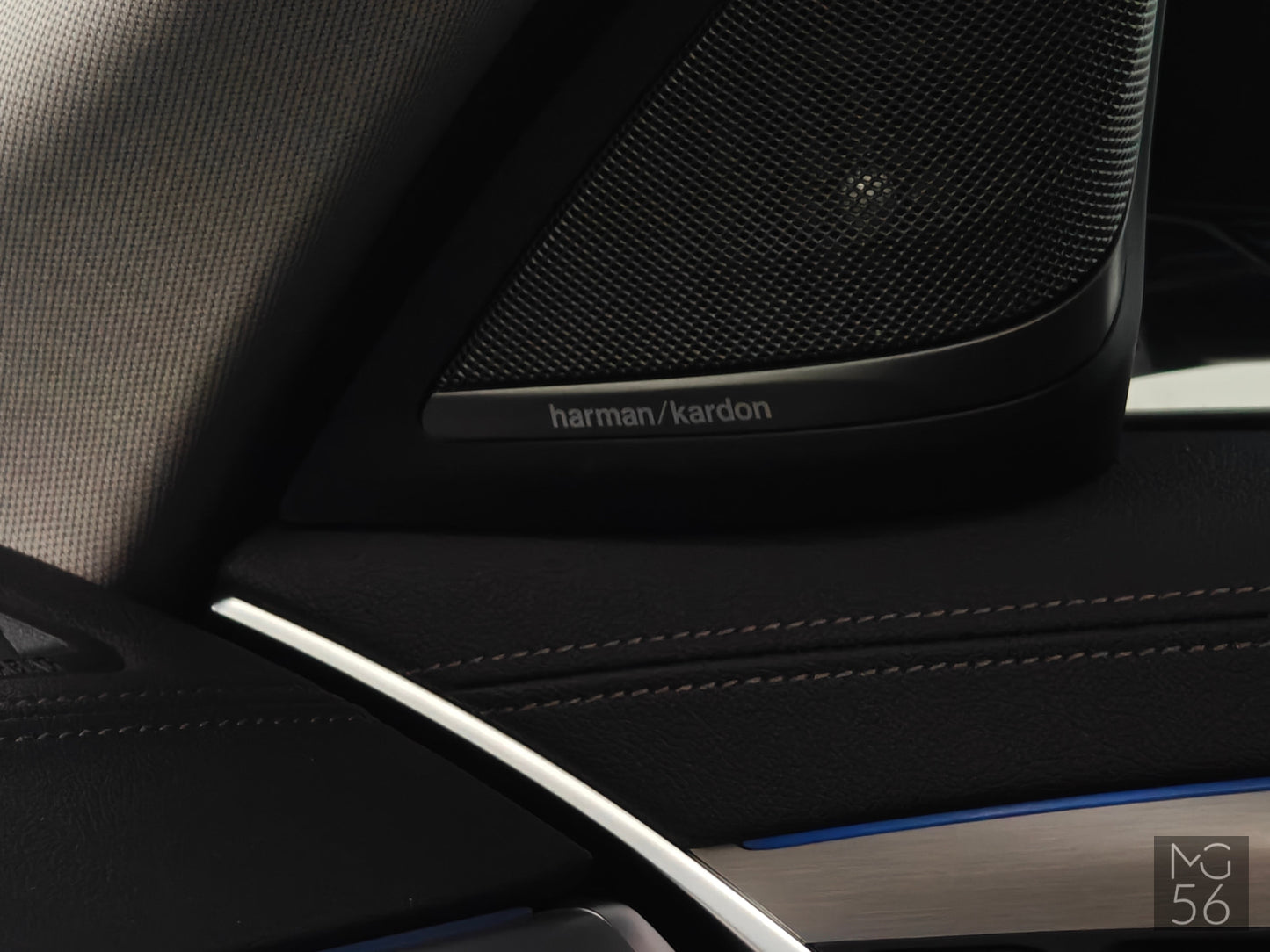 BMW 530e xDrive Touring Luxury Line Black Sapphire Metallic - BMW